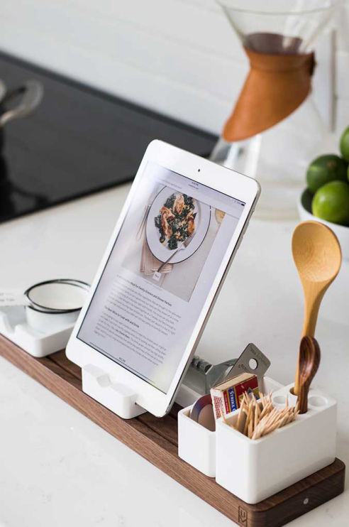 iPad mit Rezept in Küche